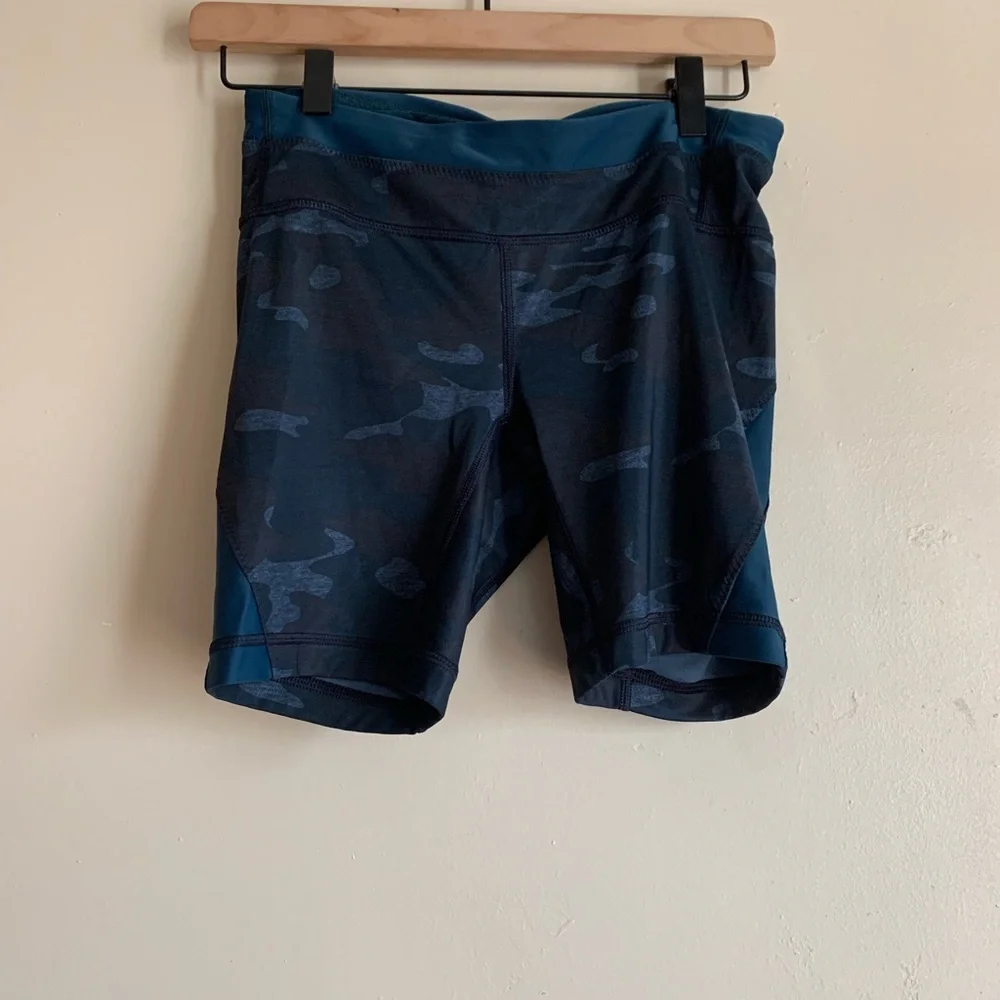 Lululemon Athletica Blue Camouflage Shorts Athletic Casual Women Size Small